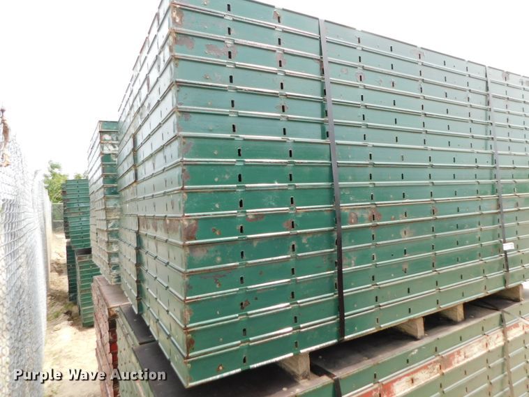 image for item HX9389 Approximately 120 concrete wall forms