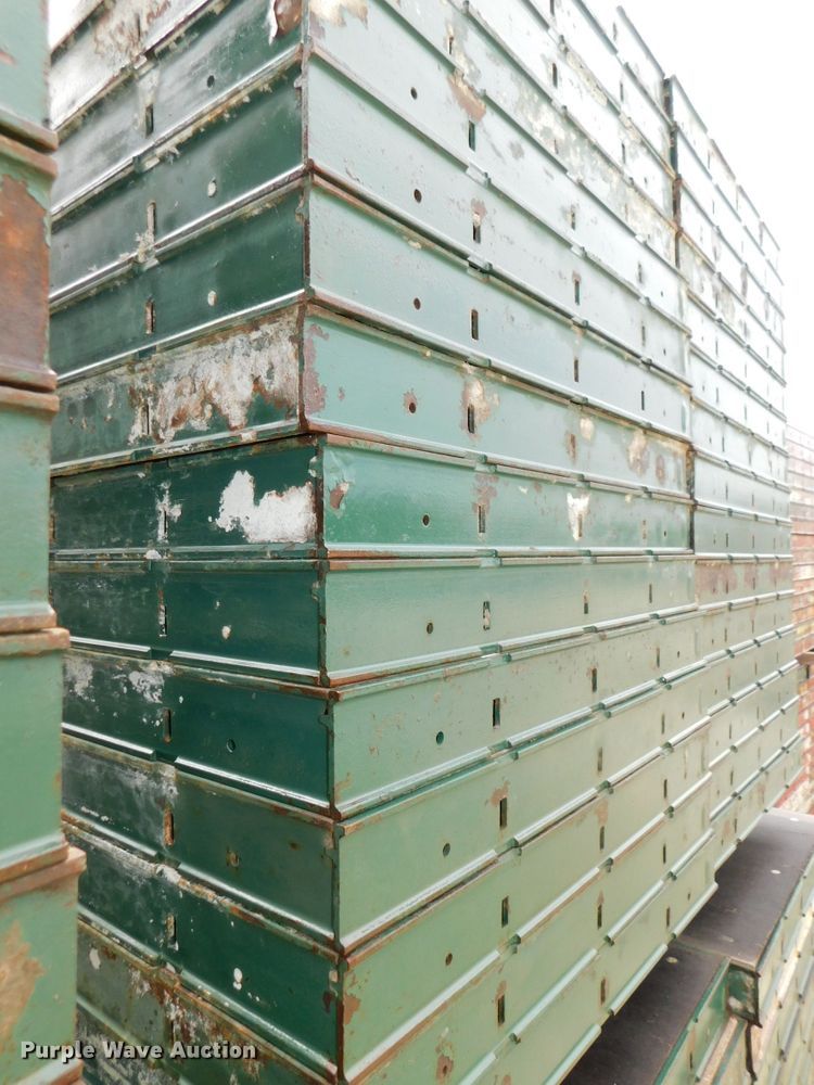 image for item HX9389 Approximately 120 concrete wall forms