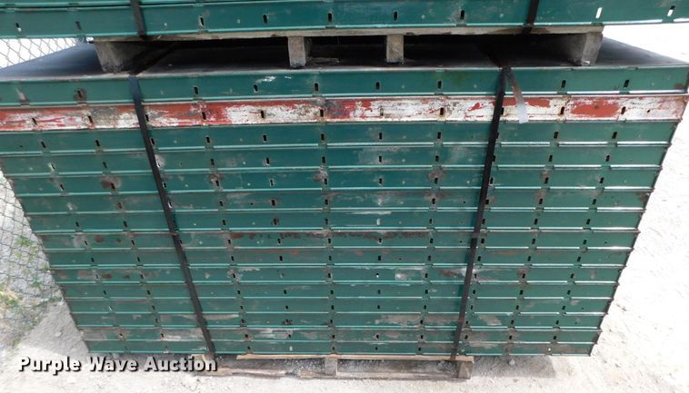 image for item HX9389 Approximately 120 concrete wall forms
