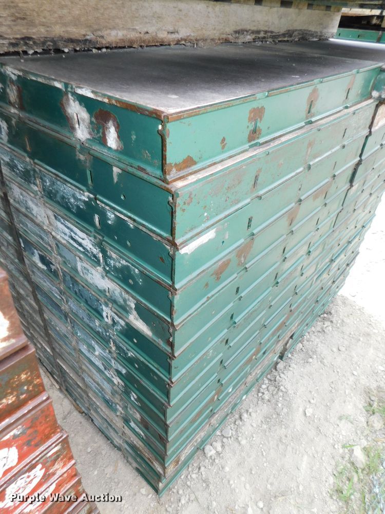 image for item HX9389 Approximately 120 concrete wall forms