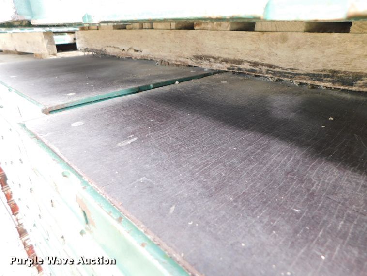 image for item HX9389 Approximately 120 concrete wall forms