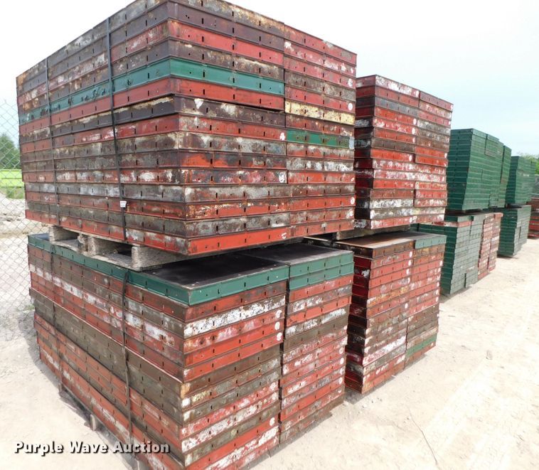 image for item HX9390 Approximately 120 concrete wall forms