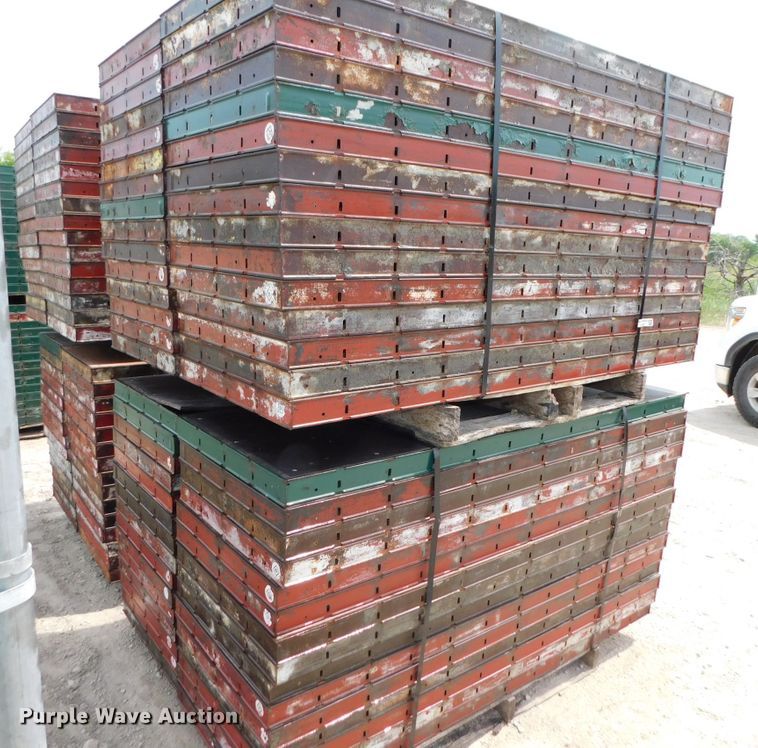image for item HX9390 Approximately 120 concrete wall forms