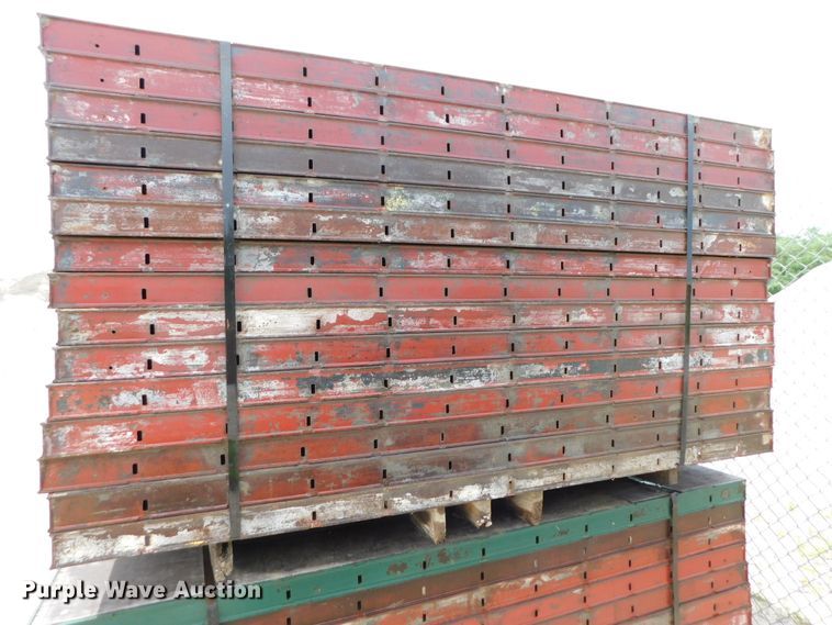 image for item HX9390 Approximately 120 concrete wall forms