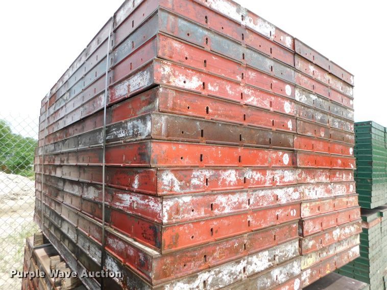 image for item HX9390 Approximately 120 concrete wall forms