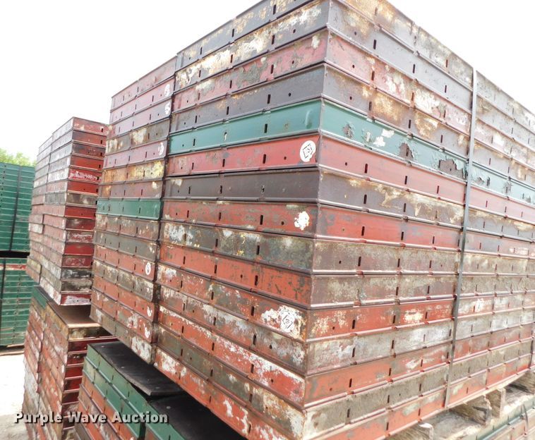 image for item HX9390 Approximately 120 concrete wall forms