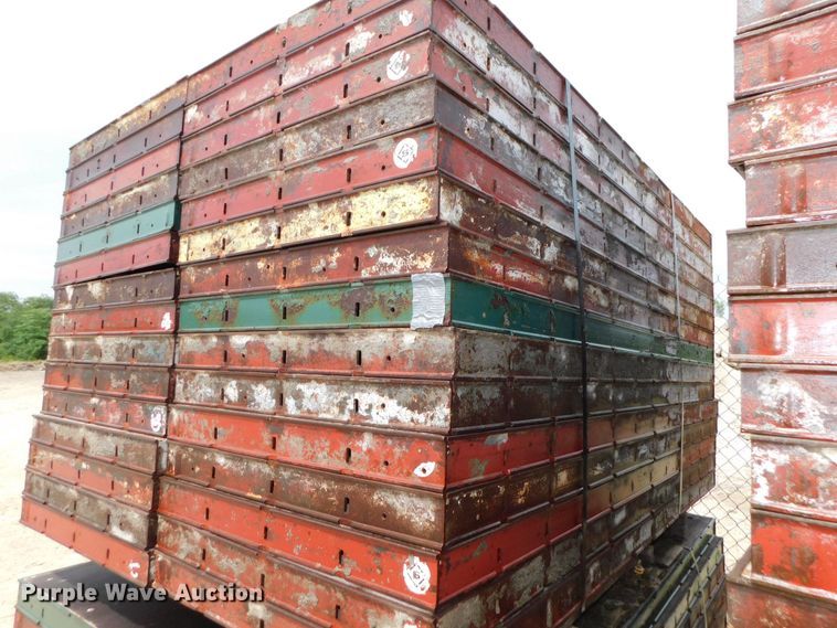 image for item HX9390 Approximately 120 concrete wall forms