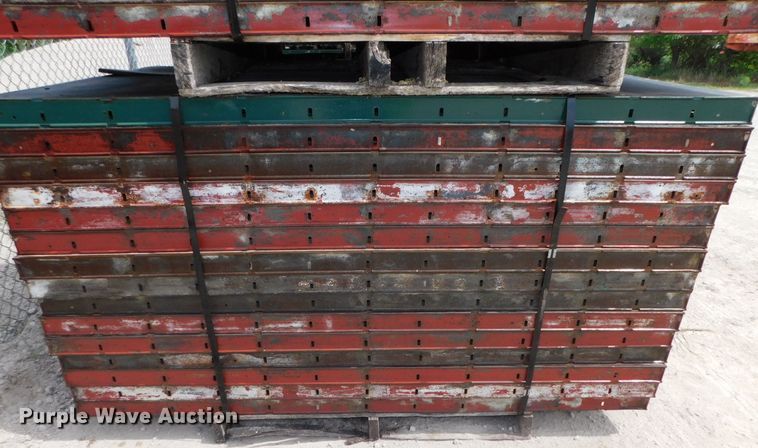image for item HX9390 Approximately 120 concrete wall forms