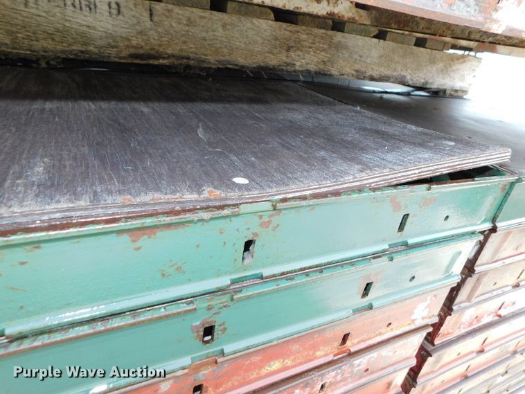 image for item HX9390 Approximately 120 concrete wall forms