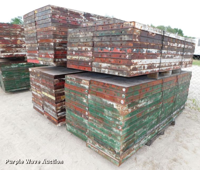 image for item HX9393 Approximately 109 concrete wall forms
