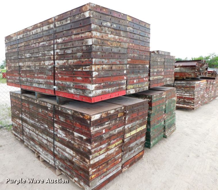 image for item HX9393 Approximately 109 concrete wall forms