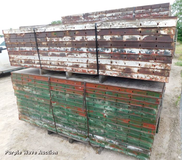 image for item HX9393 Approximately 109 concrete wall forms
