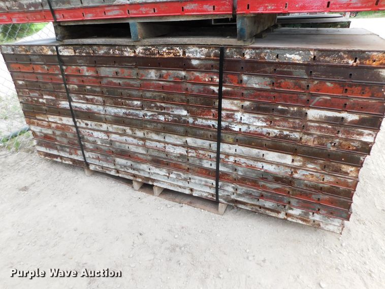image for item HX9393 Approximately 109 concrete wall forms