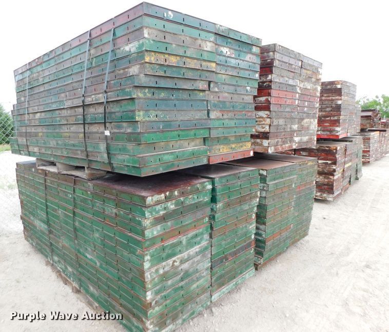image for item HX9394 Approximately 120 concrete wall forms