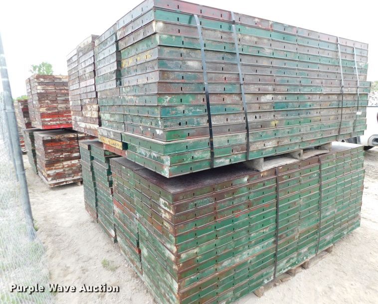 image for item HX9394 Approximately 120 concrete wall forms