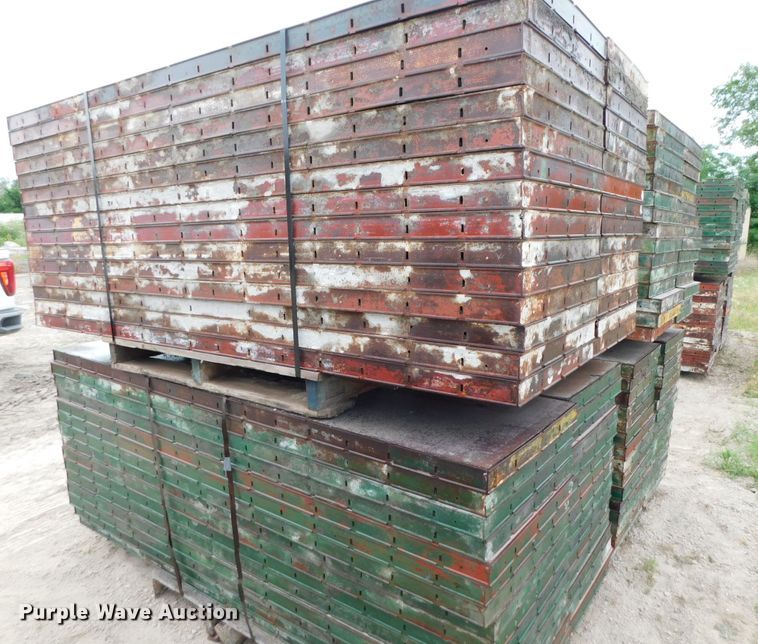 image for item HX9394 Approximately 120 concrete wall forms
