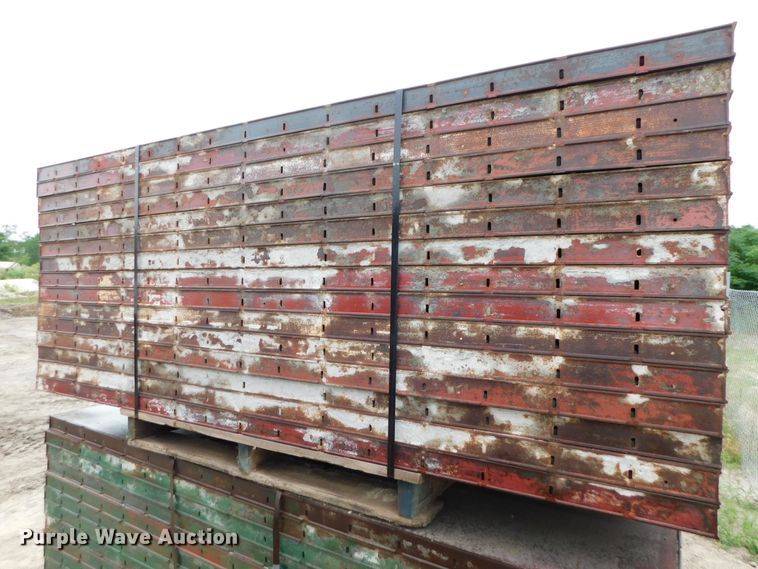image for item HX9394 Approximately 120 concrete wall forms
