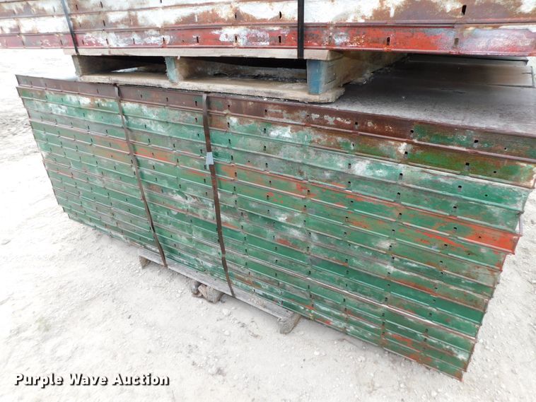 image for item HX9394 Approximately 120 concrete wall forms