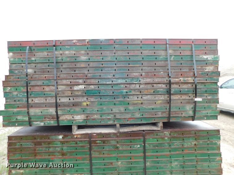 image for item HX9394 Approximately 120 concrete wall forms