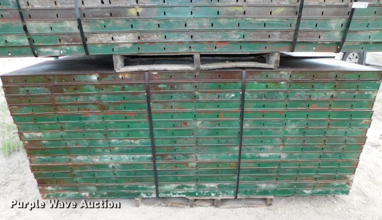 image for item HX9394 Approximately 120 concrete wall forms