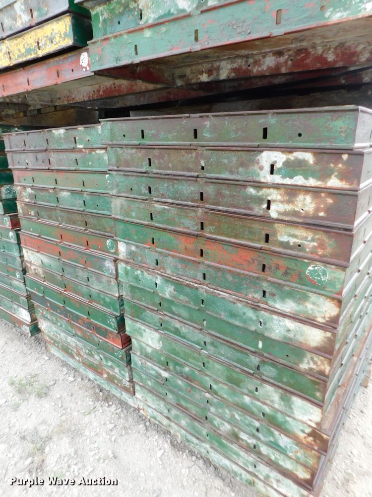 image for item HX9394 Approximately 120 concrete wall forms