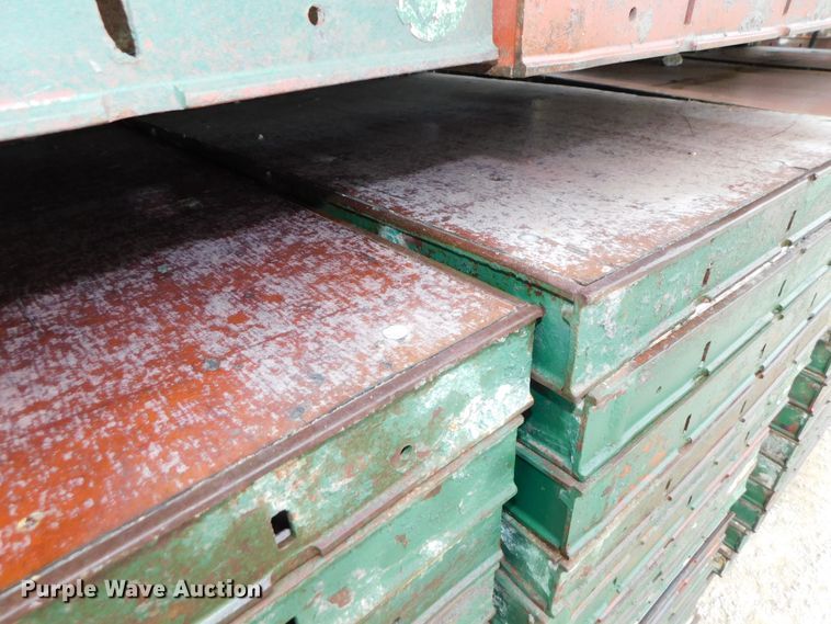 image for item HX9394 Approximately 120 concrete wall forms