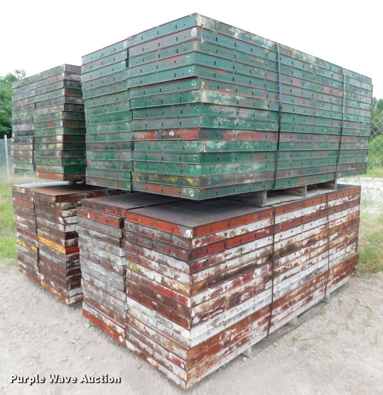 image for item HX9395 Approximately 120 concrete wall forms