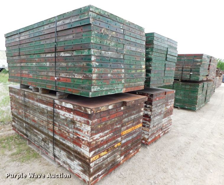 image for item HX9395 Approximately 120 concrete wall forms