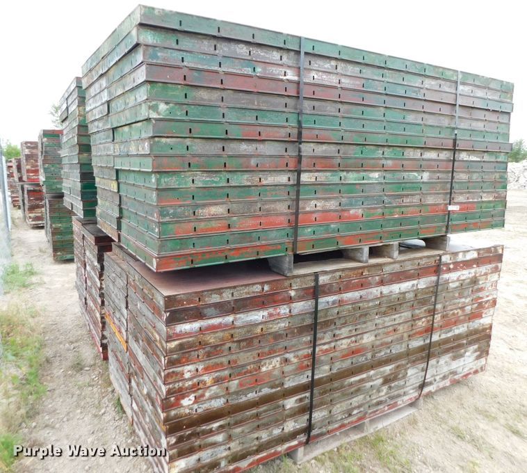 image for item HX9395 Approximately 120 concrete wall forms