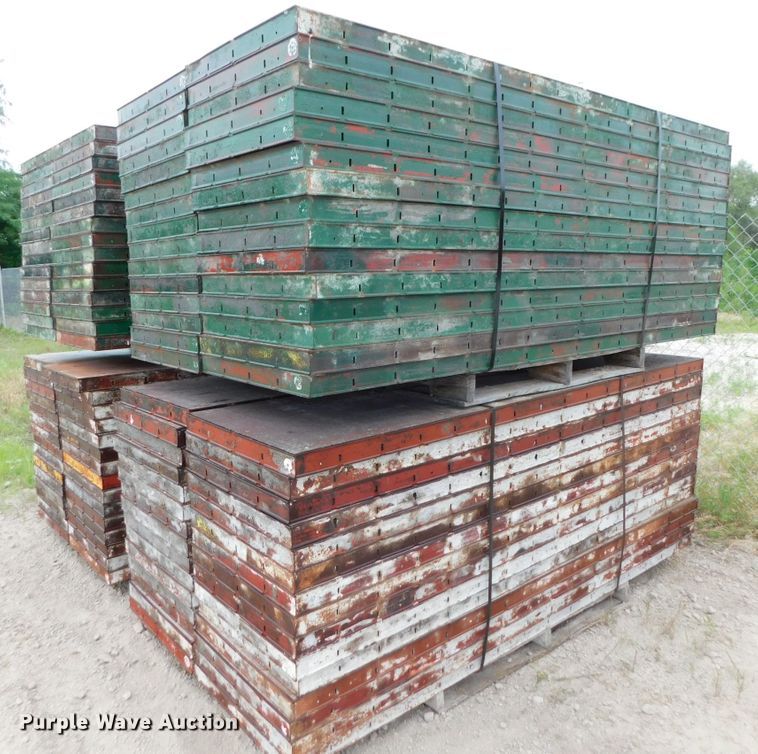 image for item HX9395 Approximately 120 concrete wall forms