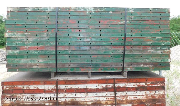 image for item HX9395 Approximately 120 concrete wall forms
