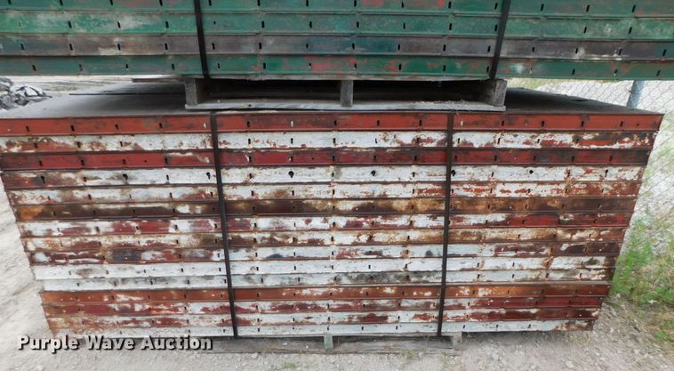 image for item HX9395 Approximately 120 concrete wall forms