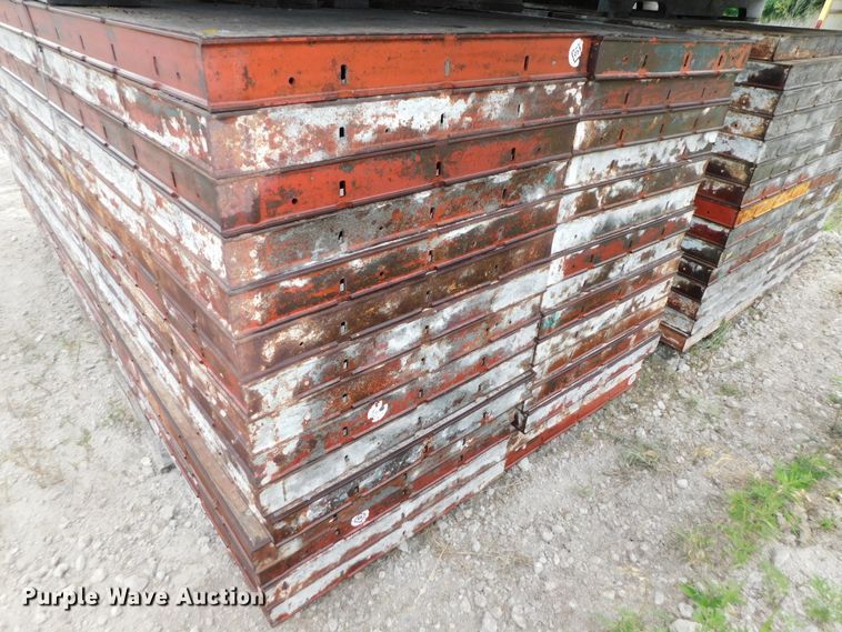image for item HX9395 Approximately 120 concrete wall forms