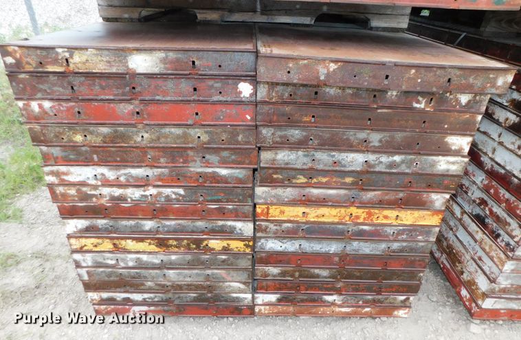 image for item HX9395 Approximately 120 concrete wall forms