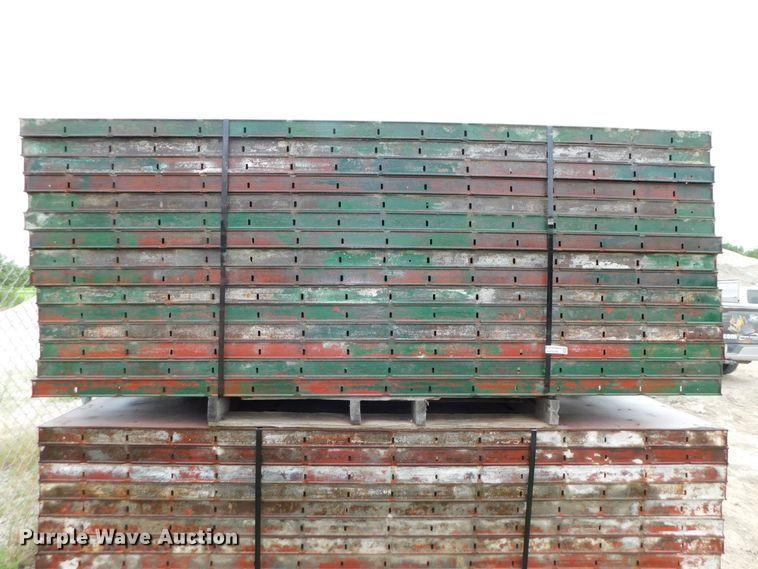 image for item HX9395 Approximately 120 concrete wall forms
