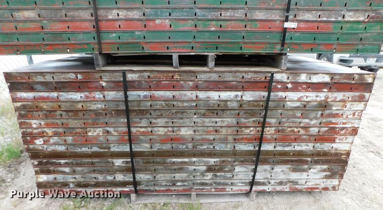 image for item HX9395 Approximately 120 concrete wall forms