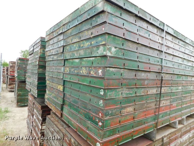 image for item HX9395 Approximately 120 concrete wall forms