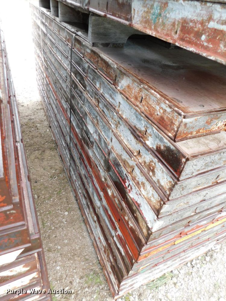 image for item HX9395 Approximately 120 concrete wall forms