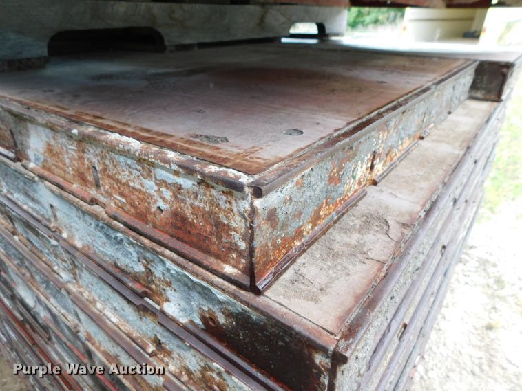 image for item HX9395 Approximately 120 concrete wall forms