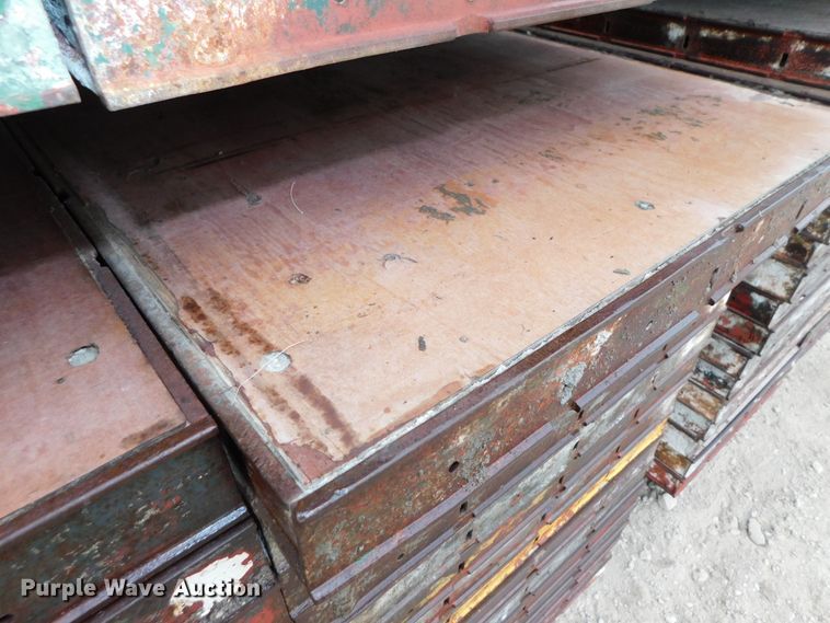 image for item HX9395 Approximately 120 concrete wall forms