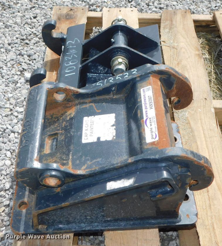 (2) Bobcat Xchange quick couplers in Falls City, NE Item HX9397 sold Purple Wave