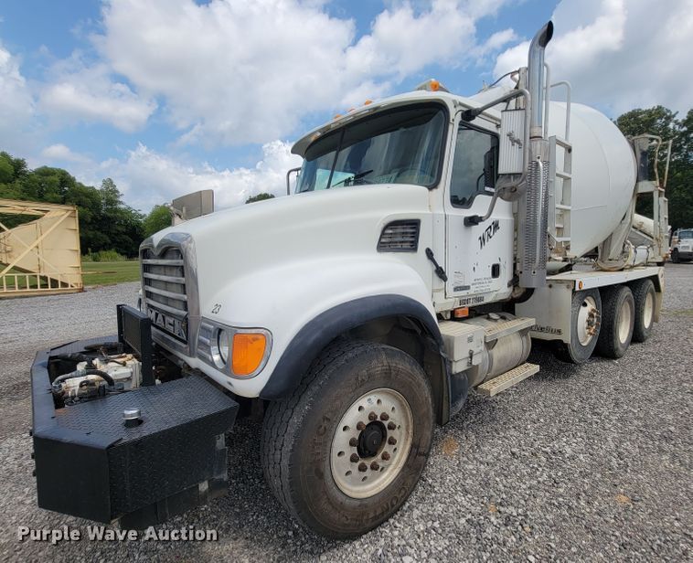 image for item IF9882 2003 Mack CV713  ready mix truck