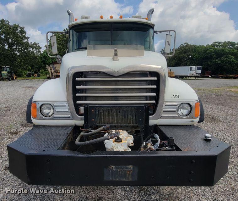 image for item IF9882 2003 Mack CV713  ready mix truck