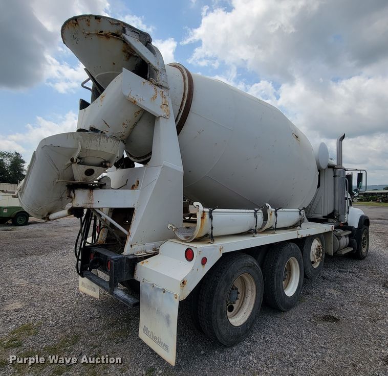 image for item IF9882 2003 Mack CV713  ready mix truck