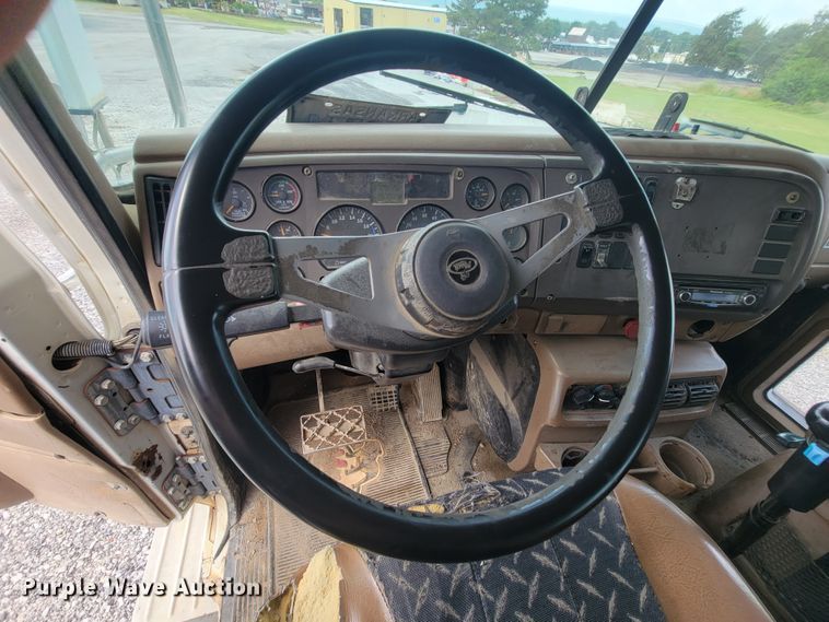 image for item IF9882 2003 Mack CV713  ready mix truck