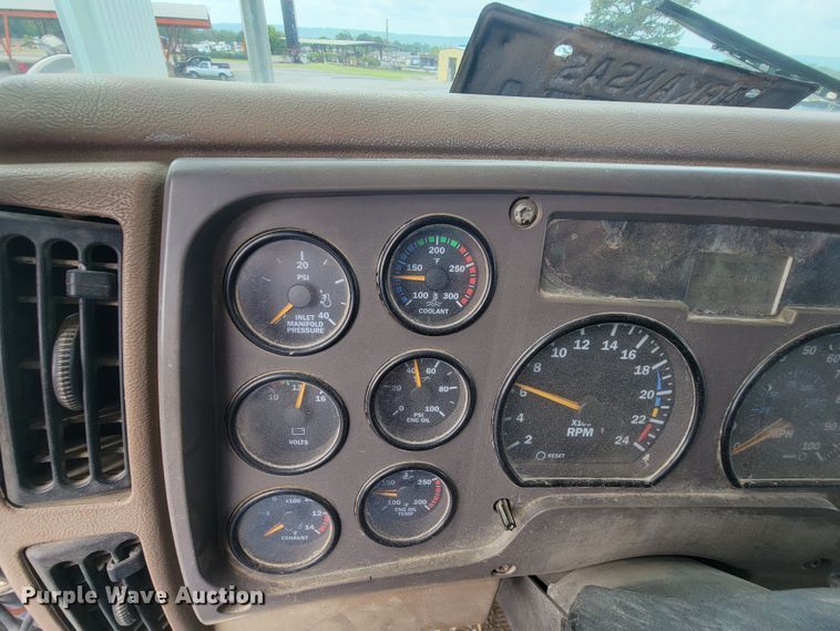 image for item IF9882 2003 Mack CV713  ready mix truck