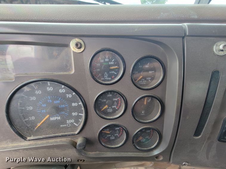 image for item IF9882 2003 Mack CV713  ready mix truck