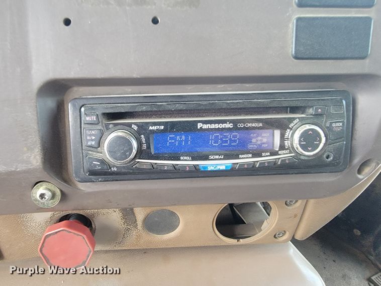 image for item IF9882 2003 Mack CV713  ready mix truck