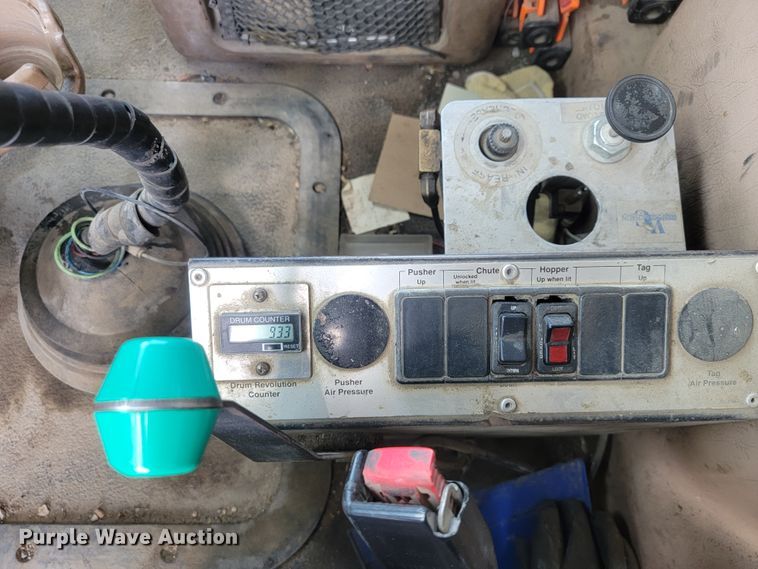 image for item IF9882 2003 Mack CV713  ready mix truck