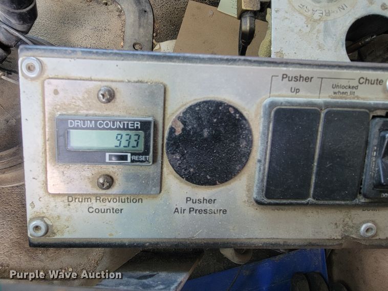 image for item IF9882 2003 Mack CV713  ready mix truck